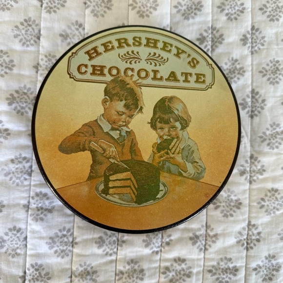 Vintage Hershey's Chocolate Collectible Round Tin - Picture 14 of 15